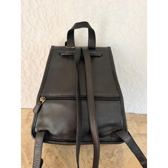 Vtg Coach black leather MEdium To Full Backpack Daypack 9791 w/brass Hardware main image 4